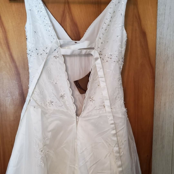 Nwt wedding dress, - Picture 4 of 7